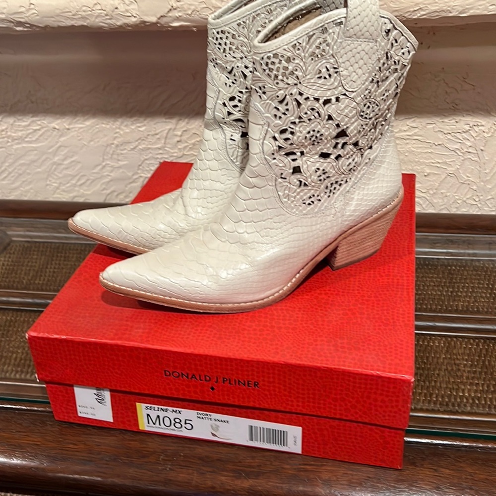 Cowboy bootie